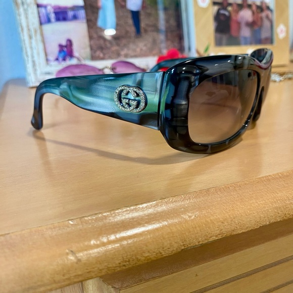 Wavy 🌊GUCCI GG rhinestone Sunglasses with case EUC - Picture 11 of 14